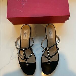 Valentino Garavani Rock Stud Thong Sandals - Black Sz 40